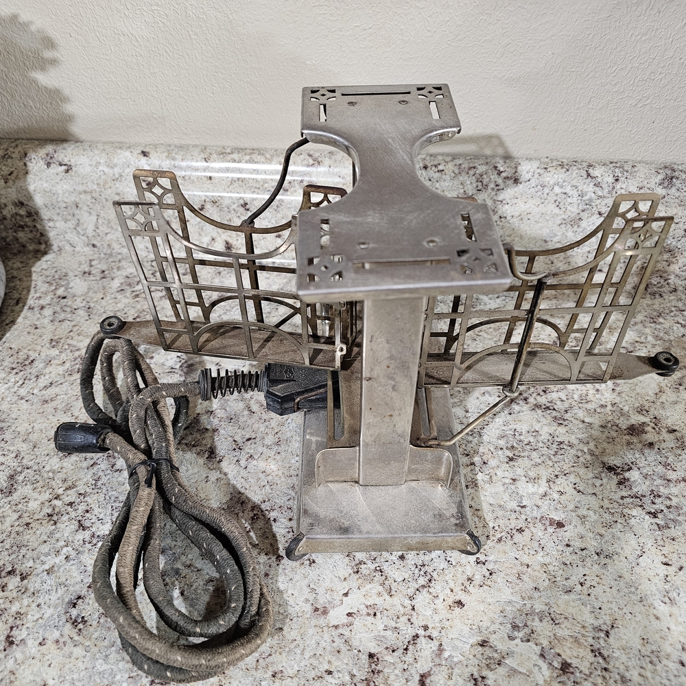 Vintage Metal Toaster With Slide Out Toast Holders - Picture 8 of 12